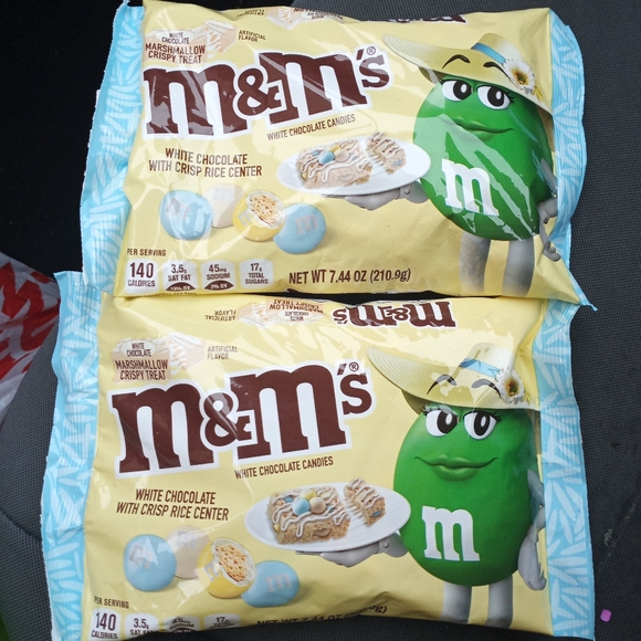 M&M'S Holiday Set Of 2 Mms White Chocolate Marshmallow Crispy Treat